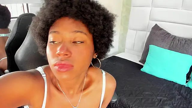 Snapshot of violeta_ruizz chatting on 17, 12, 2025 violeta ruizz online show from 17, 12, 2025