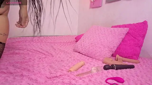 GiannaRoberts online show from 27, 2, 2026