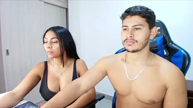 Snapshot of sophia_and_alex chatting on 13, 11, 2025 sophia and alex online show from 13, 11, 2025