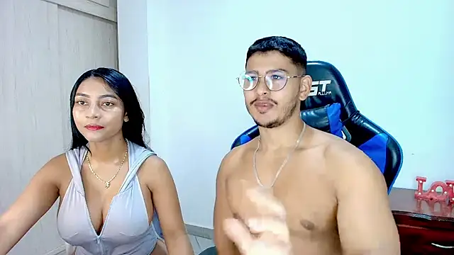 Snapshot of sophia_and_alex chatting on 24, 11, 2025 sophia and alex online show from 24, 11, 2025