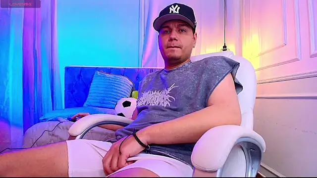 Snapshot of MasonHeat chatting on 8, 11, 2025 MasonHeat online show from 8, 11, 2025