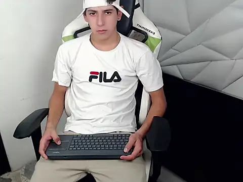 Snapshot of Cash_G_ chatting on 22, 11, 2025 Cash G online show from 22, 11, 2025