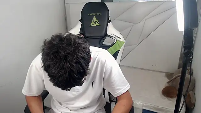 Snapshot of Cash_G_ chatting on 25, 11, 2025 Cash G online show from 25, 11, 2025