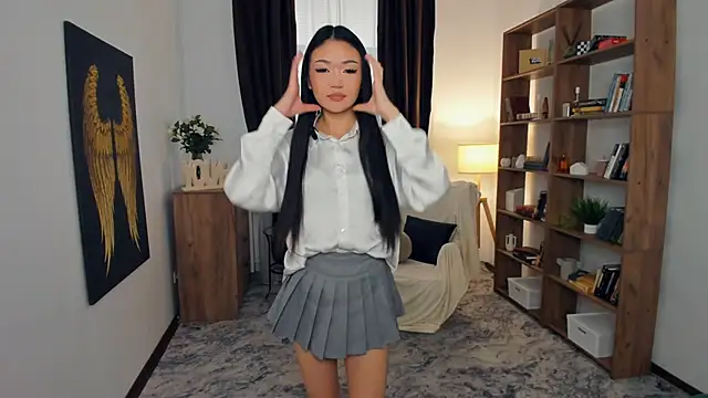 Snapshot of OnieClose chatting on 11, 11, 2025 OnieClose online show from 11, 11, 2025