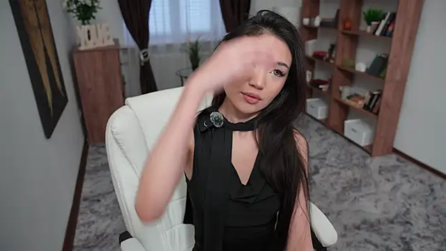 Snapshot of OnieClose chatting on 5, 12, 2025 OnieClose online show from 5, 12, 2025