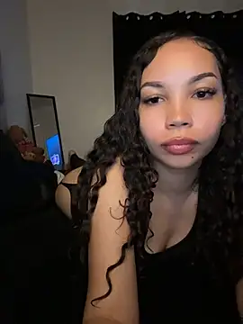 nikkiloveee online show from 2, 8, 2026
