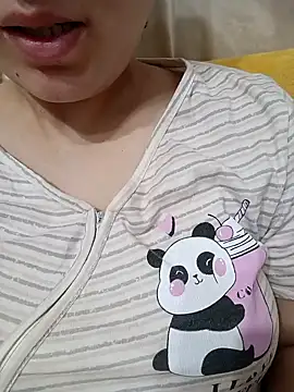 Snapshot of Emily__love chatting on 4, 12, 2025 Emily love online show from 4, 12, 2025