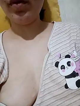 Snapshot of Emily__love chatting on 5, 12, 2025 Emily love online show from 5, 12, 2025