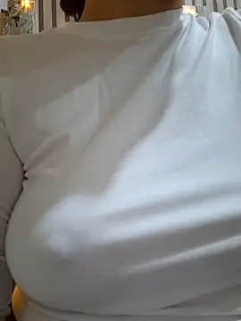 Snapshot of Emily__love chatting on 15, 12, 2025 Emily love online show from 15, 12, 2025