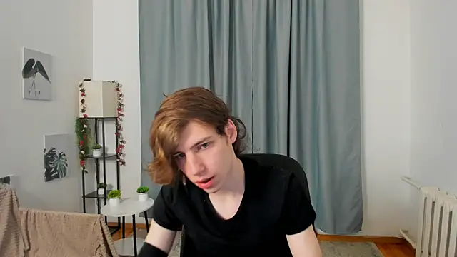 Snapshot of AvenGlow chatting on 14, 12, 2025 AvenGlow online show from 14, 12, 2025