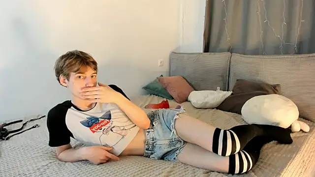 AvenGlow online show from 15, 4, 2026