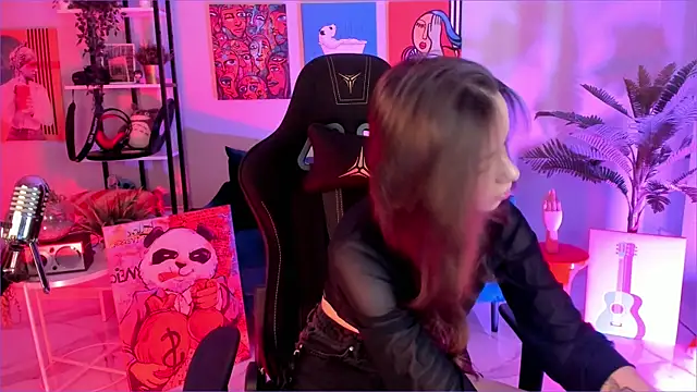 Snapshot of EmilyWade chatting on 16, 12, 2025 EmilyWade online show from 16, 12, 2025