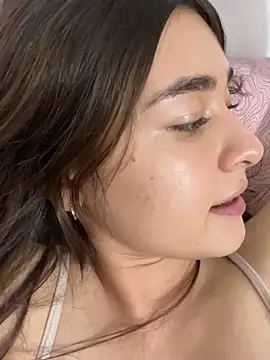 Snapshot of Valentina_ro chatting on 8, 11, 2025 Valentina ro online show from 8, 11, 2025