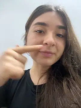 Snapshot of Valentina_ro chatting on 1, 12, 2025 Valentina ro online show from 1, 12, 2025