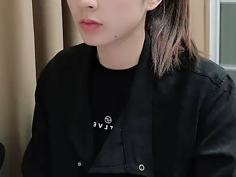 Snapshot of lvy-002 chatting on 31, 10, 2025 lvy-002 online show from 31, 10, 2025