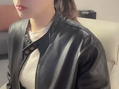 Snapshot of lvy-002 chatting on 27, 11, 2025 lvy-002 online show from 27, 11, 2025