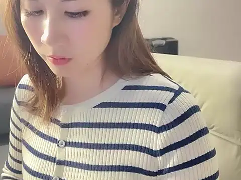 Snapshot of lvy-002 chatting on 28, 11, 2025 lvy-002 online show from 28, 11, 2025