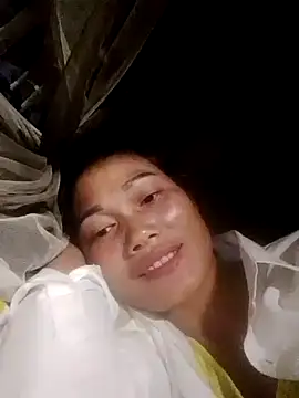 Snapshot of doggy-00 chatting on 28, 10, 2025 doggy-00 online show from 28, 10, 2025