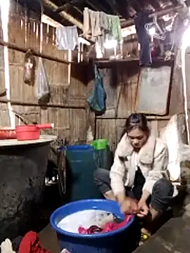 Snapshot of doggy-00 chatting on 17, 12, 2025 doggy-00 online show from 17, 12, 2025