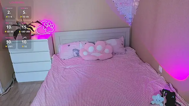 pawsclawss online show from 8, 4, 2026