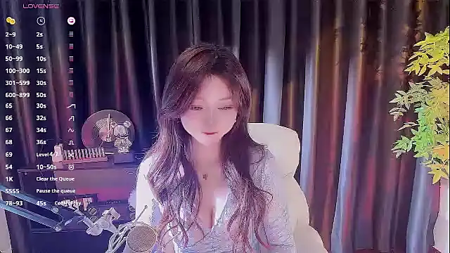 Snapshot of Yiluo95 chatting on 9, 11, 2025 Yiluo95 online show from 9, 11, 2025