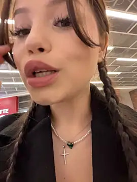 Kissy Moon online show from 9, 11, 2025