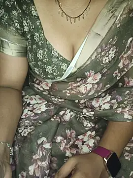 Snapshot of shreyareddy99 chatting on 3, 11, 2025 shreyareddy99 online show from 3, 11, 2025