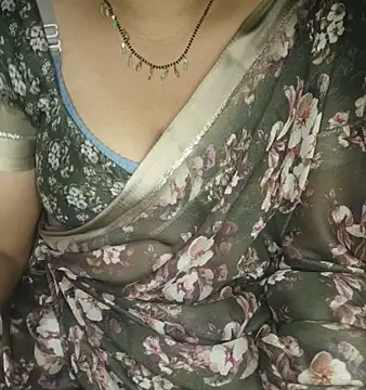 Snapshot of shreyareddy99 chatting on 21, 11, 2025 shreyareddy99 online show from 21, 11, 2025