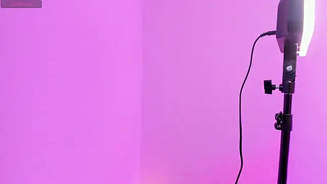 Snapshot of Loana_bdsm chatting on 5, 11, 2025 Loana bdsm online show from 5, 11, 2025