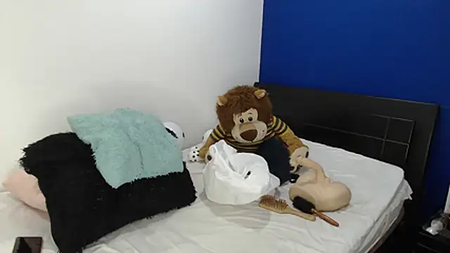 Snapshot of EmmilyConnor chatting on 7, 7, 2026 EmmilyConnor online show from 7, 7, 2026