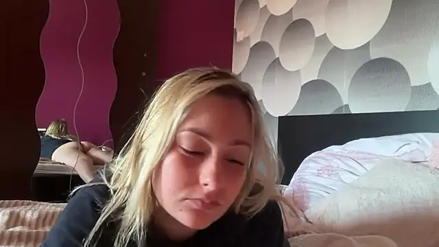 Snapshot of EngelHelene chatting on 19, 7, 2026 EngelHelene online show from 19, 7, 2026