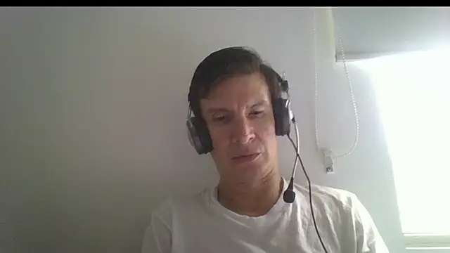 Snapshot of carliesexyman chatting on 24, 11, 2025 carliesexyman online show from 24, 11, 2025