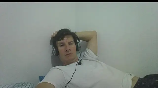 Snapshot of carliesexyman chatting on 28, 11, 2025 carliesexyman online show from 28, 11, 2025