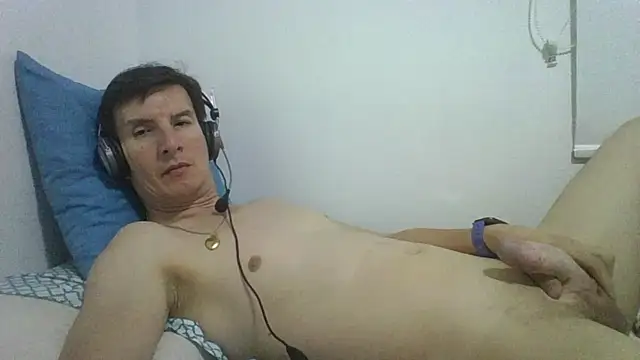 Snapshot of carliesexyman chatting on 20, 12, 2025 carliesexyman online show from 20, 12, 2025