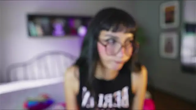 Snapshot of Meganpeach_ chatting on 27, 11, 2025 Meganpeach online show from 27, 11, 2025