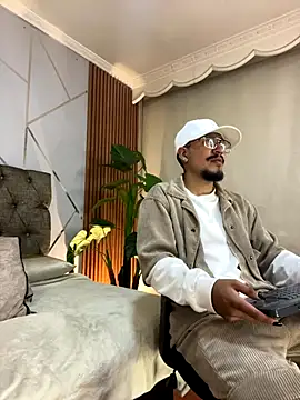 Noa N Luxy online show from 12, 11, 2025