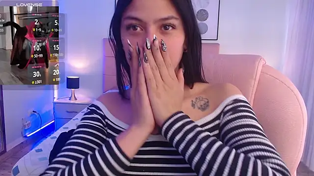 KikiVelvet online show from 4, 11, 2025