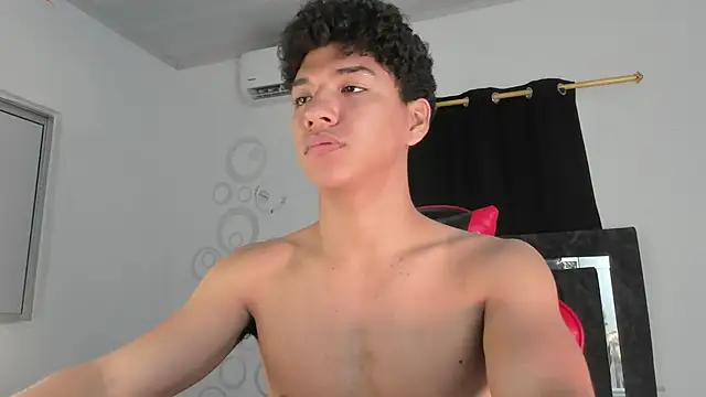 Snapshot of Maximiliano_Khalil chatting on 8, 3, 2026 Maximiliano Khalil online show from 8, 3, 2026