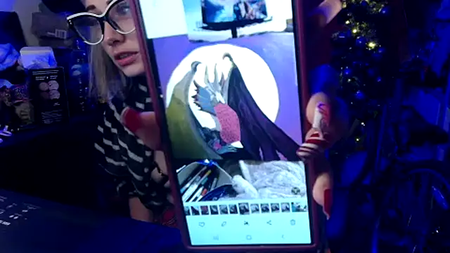 Snapshot of DaniDoodles420 chatting on 19, 12, 2025 DaniDoodles420 online show from 19, 12, 2025