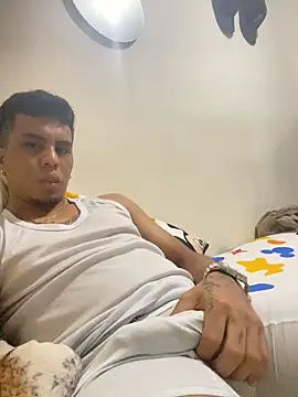 Snapshot of MichaManu7 chatting on 8, 11, 2025 MichaManu7 online show from 8, 11, 2025