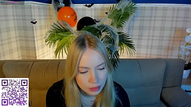 Melanie Ryer online show from 30, 10, 2025