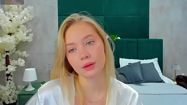 Melanie Ryer online show from 18, 11, 2025