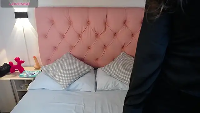 Snapshot of victoria_243 chatting on 21, 11, 2025 victoria 243 online show from 21, 11, 2025