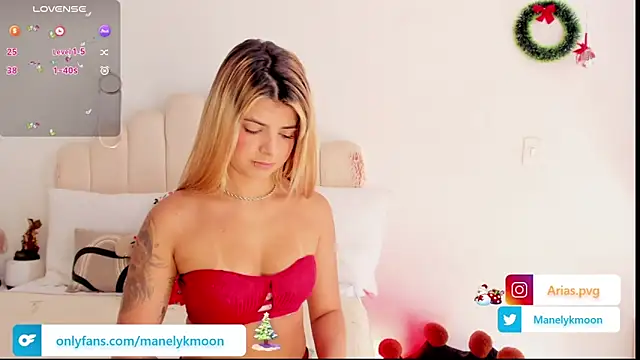 Snapshot of Manelyk__moon chatting on 19, 12, 2025 Manelyk moon online show from 19, 12, 2025