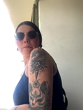 Gaby parker2 online show from 28, 10, 2025