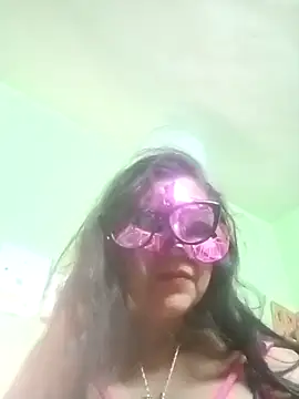 Snapshot of LOVE__RANI chatting on 14, 12, 2025 LOVE RANI online show from 14, 12, 2025