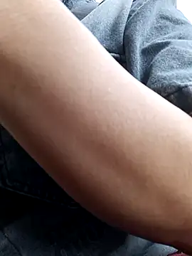 yoyo-mi online show from 7, 4, 2026