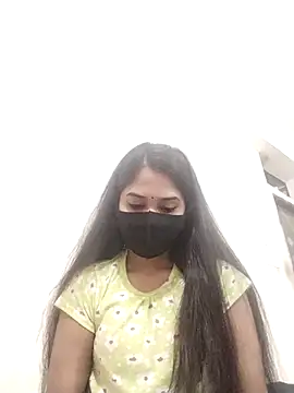 Green LaDY66 online show from 23, 11, 2025