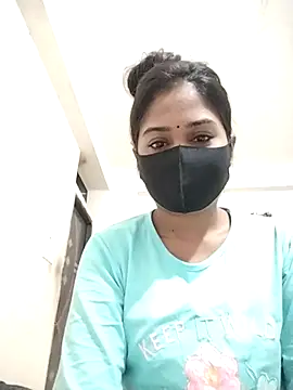 Green LaDY66 online show from 16, 12, 2025