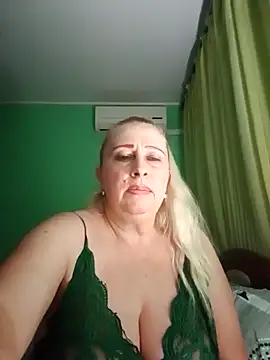 Snapshot of Esenia505 chatting on 30, 10, 2025 Esenia505 online show from 30, 10, 2025